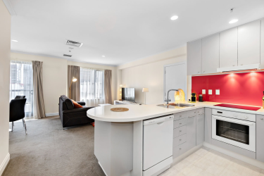 EXECUTIVE SUN TRAP - NORTH WEST CORNER