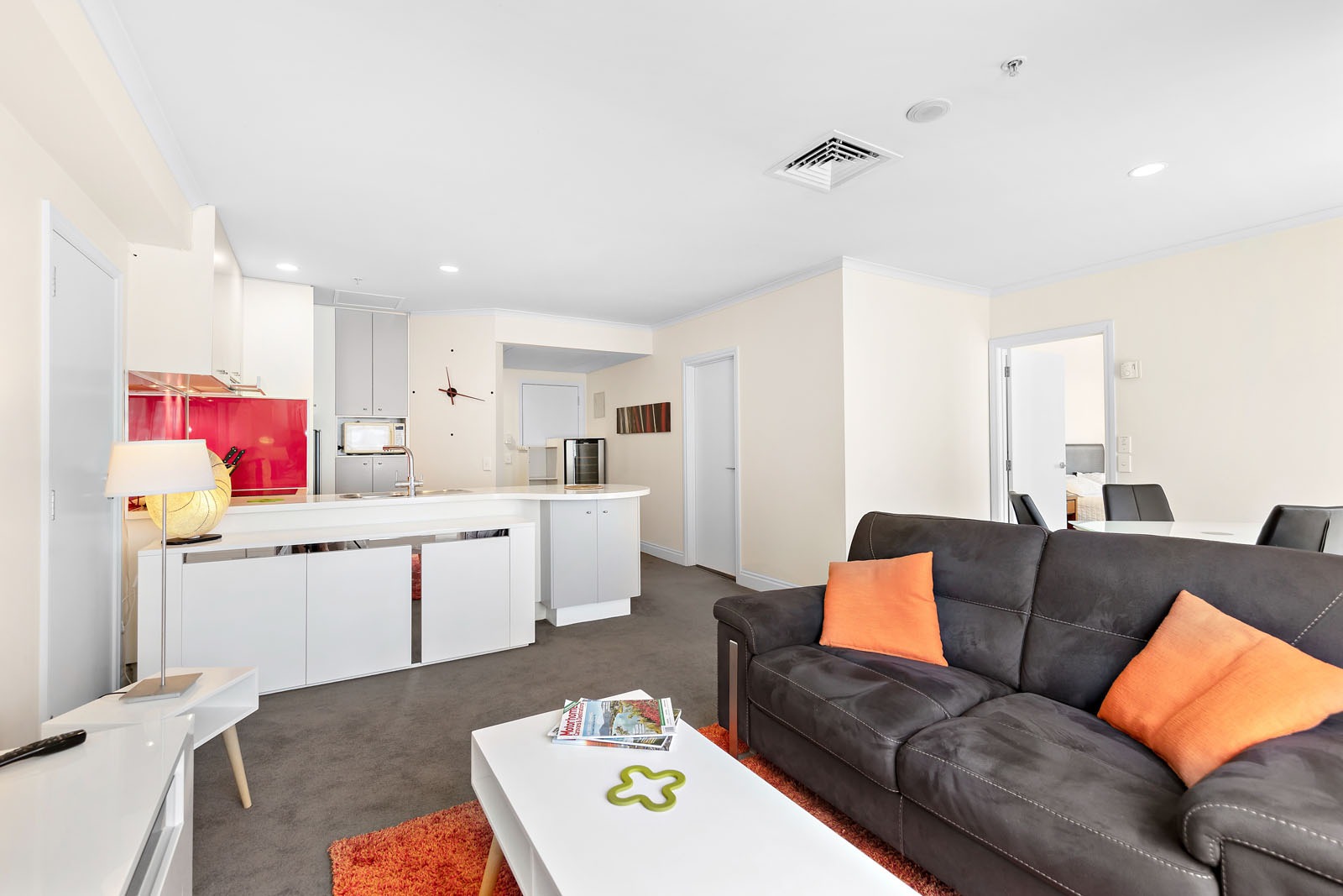 EXECUTIVE SUN TRAP - NORTH WEST CORNER