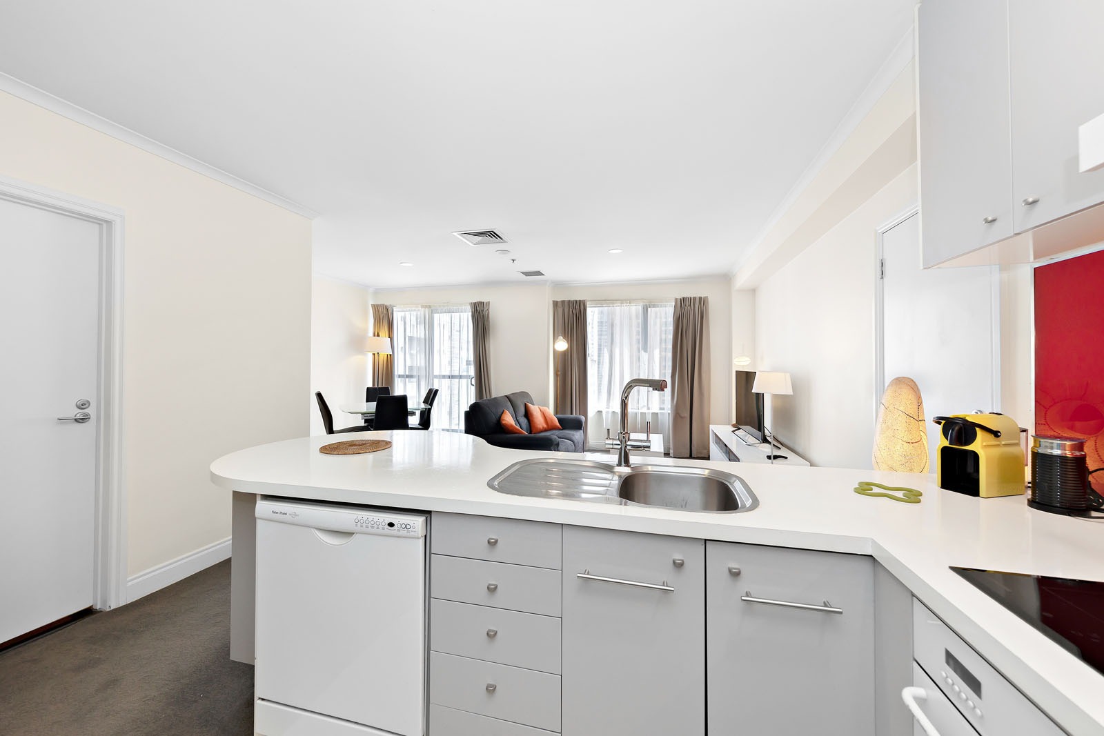 EXECUTIVE SUN TRAP - NORTH WEST CORNER