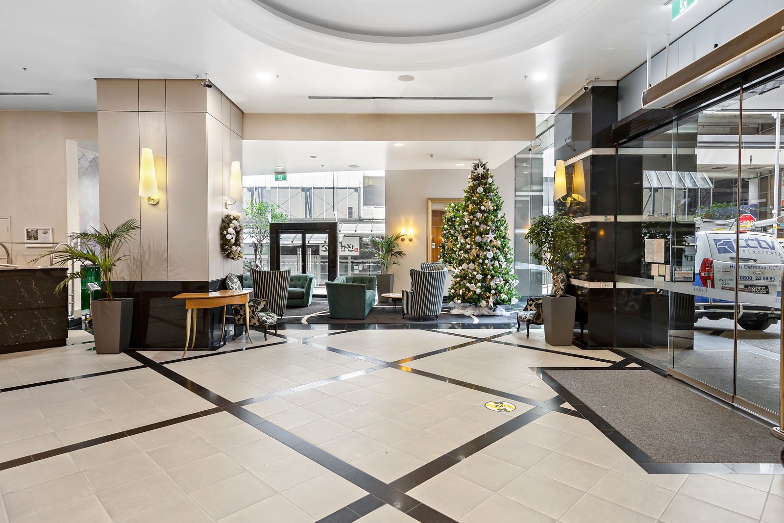 EXECUTIVE SUN TRAP - NORTH WEST CORNER