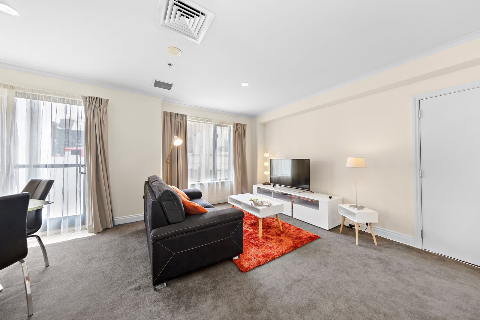 EXECUTIVE SUN TRAP - NORTH WEST CORNER