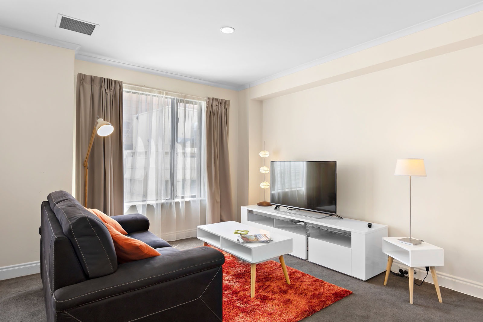 EXECUTIVE SUN TRAP - NORTH WEST CORNER