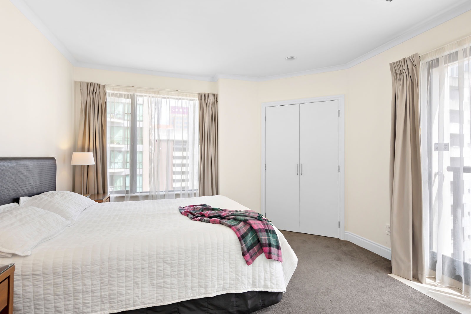 EXECUTIVE SUN TRAP - NORTH WEST CORNER