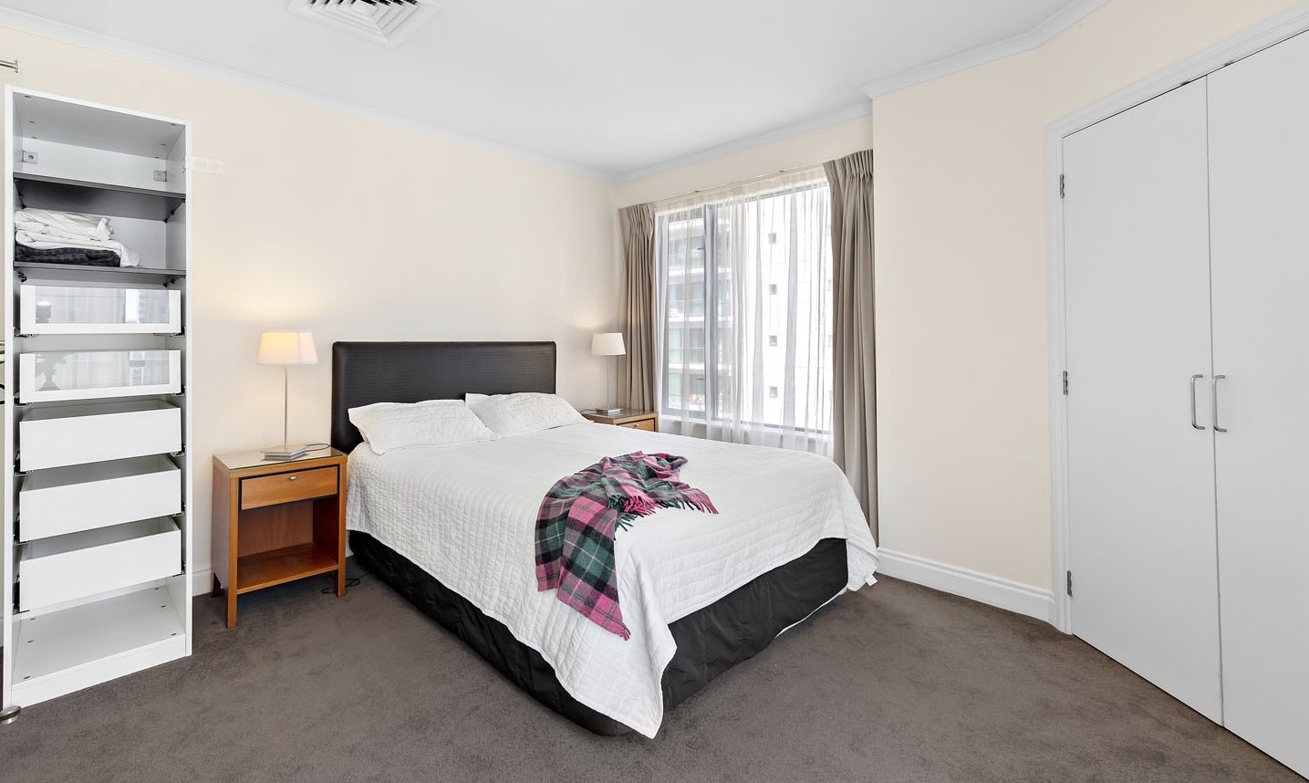 EXECUTIVE SUN TRAP - NORTH WEST CORNER