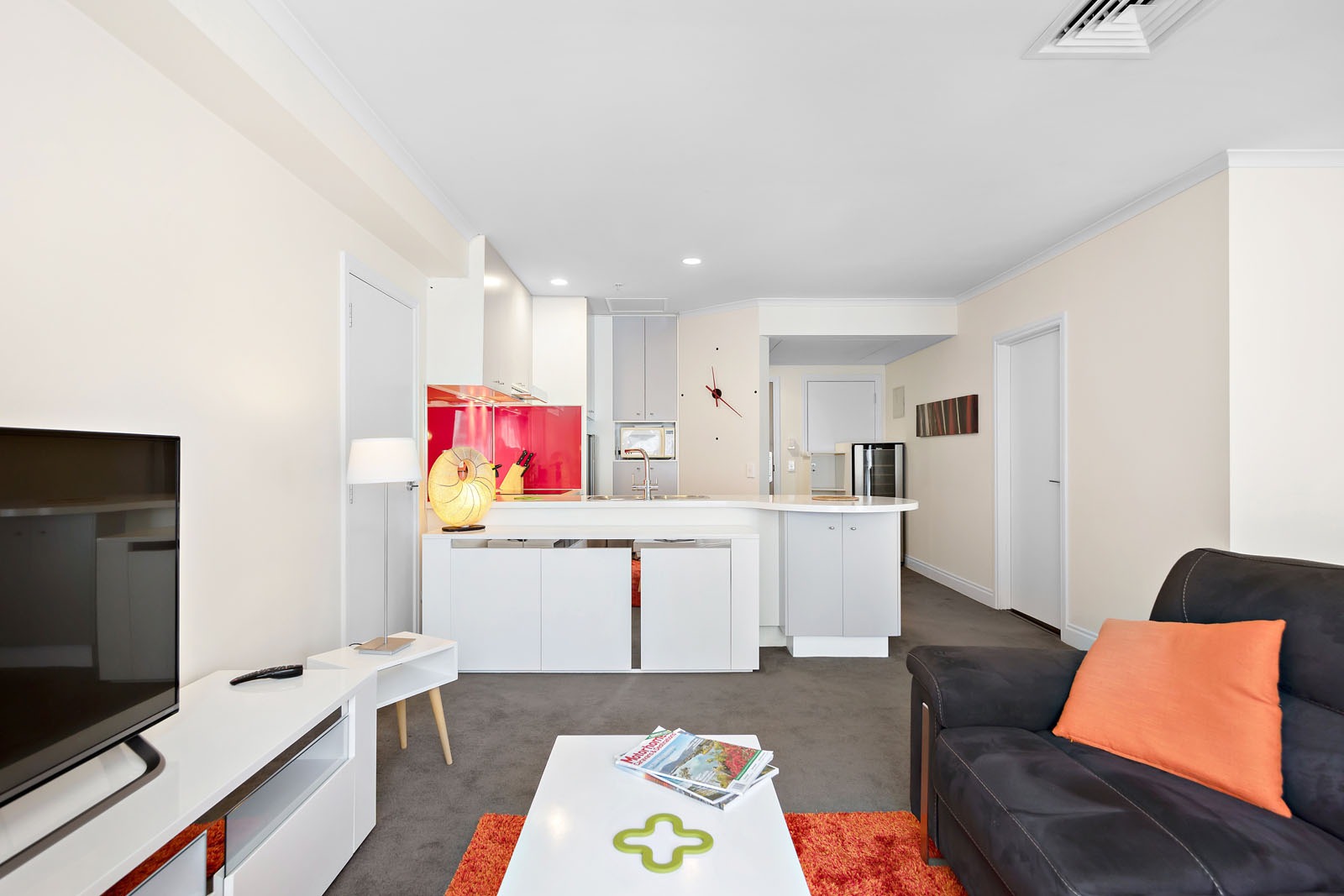 EXECUTIVE SUN TRAP - NORTH WEST CORNER