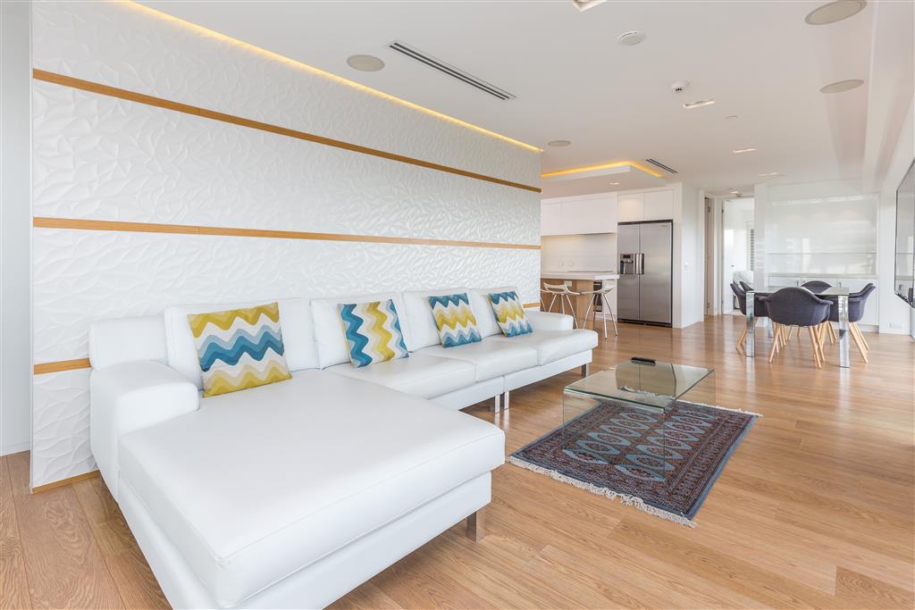 EXECUTIVE PARKSIDE RESIDENCE