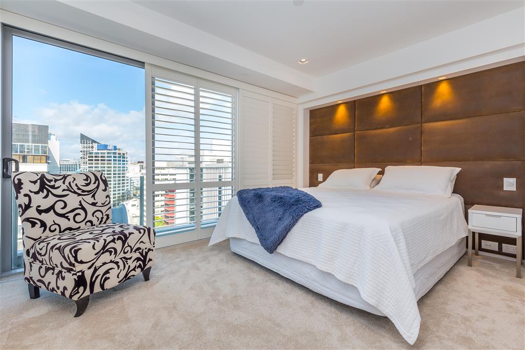 EXECUTIVE PARKSIDE RESIDENCE