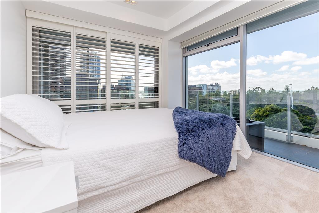 EXECUTIVE PARKSIDE RESIDENCE