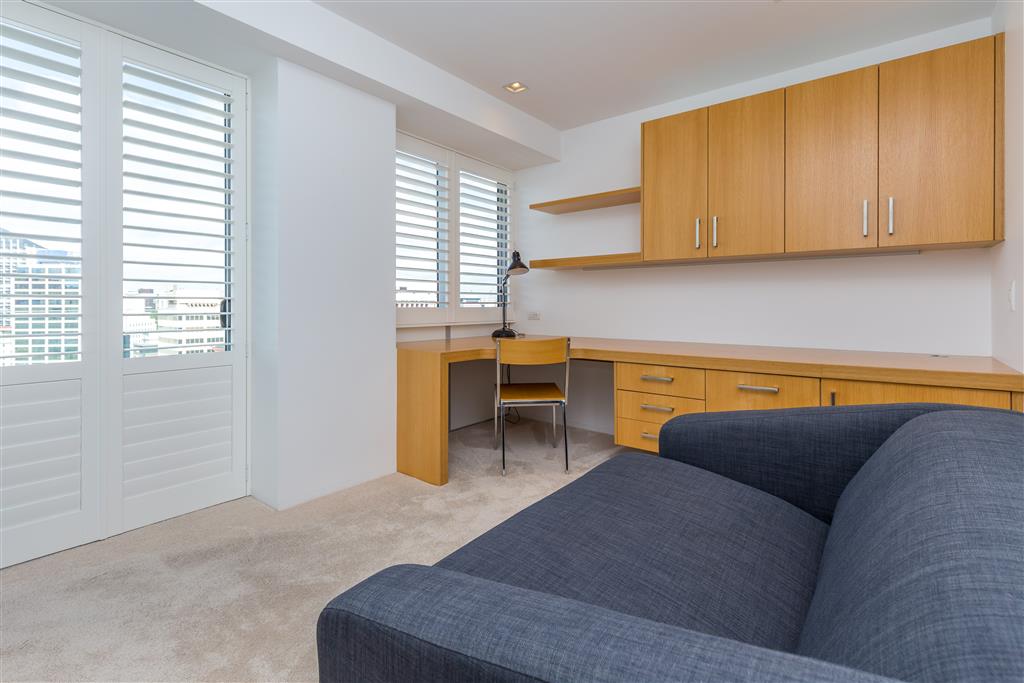 EXECUTIVE PARKSIDE RESIDENCE