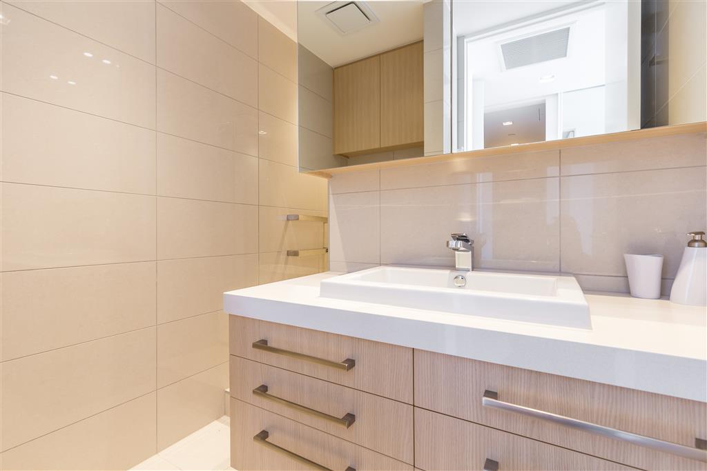 EXECUTIVE PARKSIDE RESIDENCE