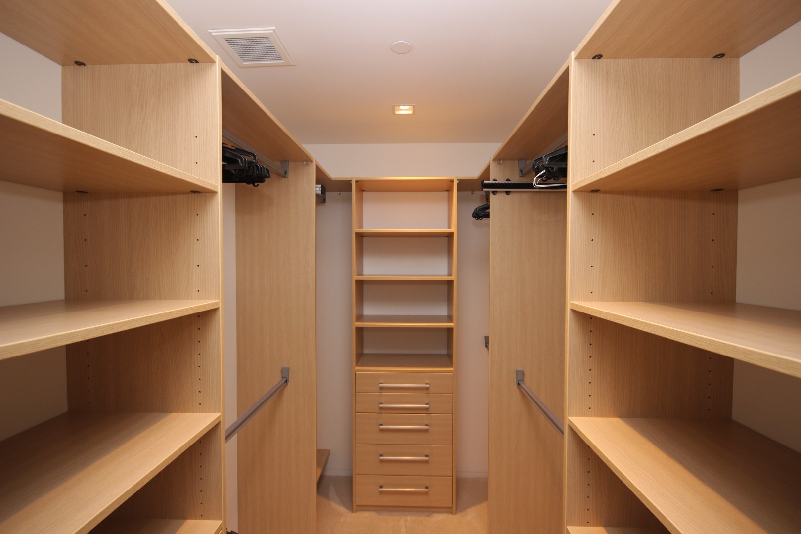 EXECUTIVE PARKSIDE RESIDENCE