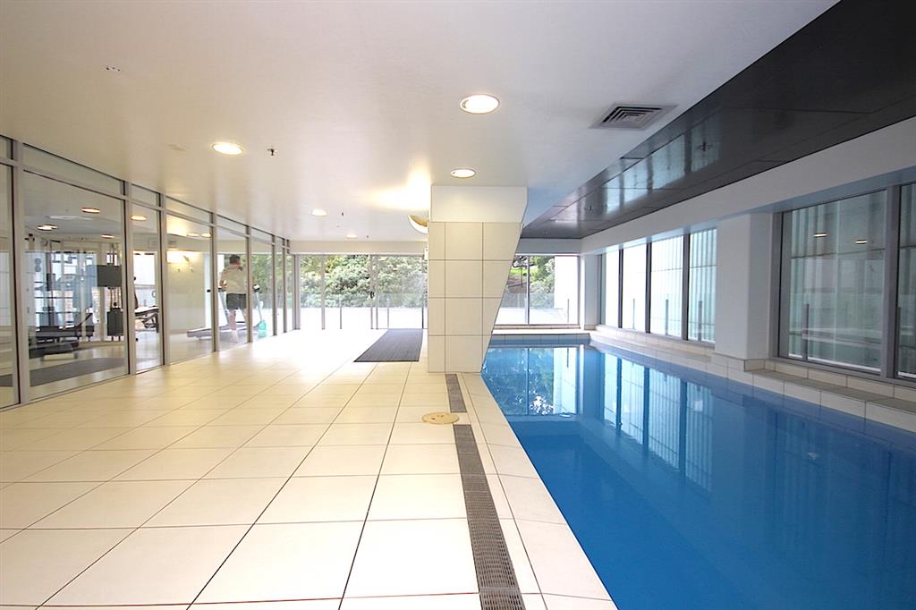 EXECUTIVE PARKSIDE RESIDENCE