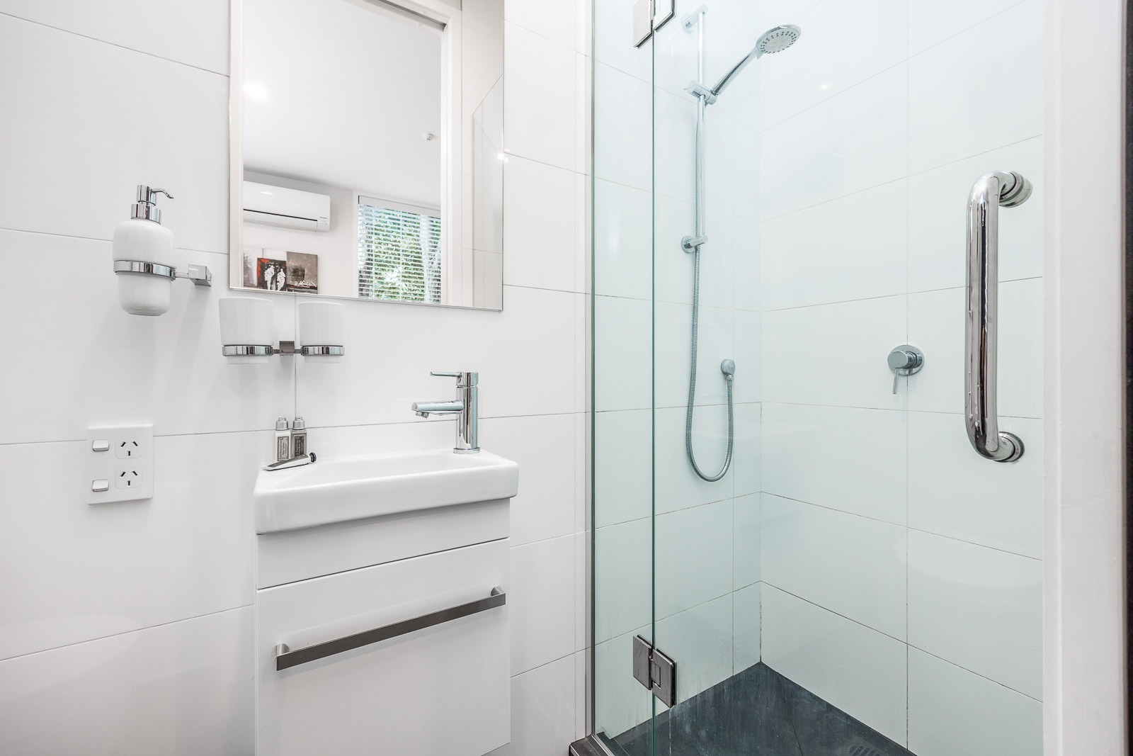 KINGSLAND GARDEN APARTMENT - Unfurnished