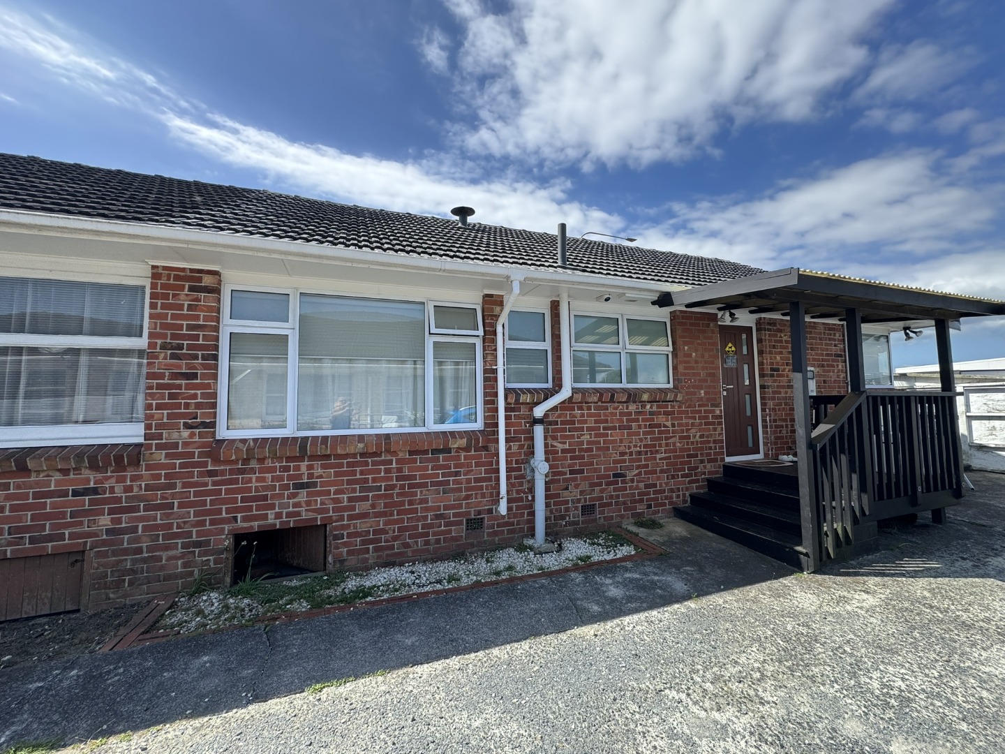 Renovated Large Brick 3brm Duplex House 