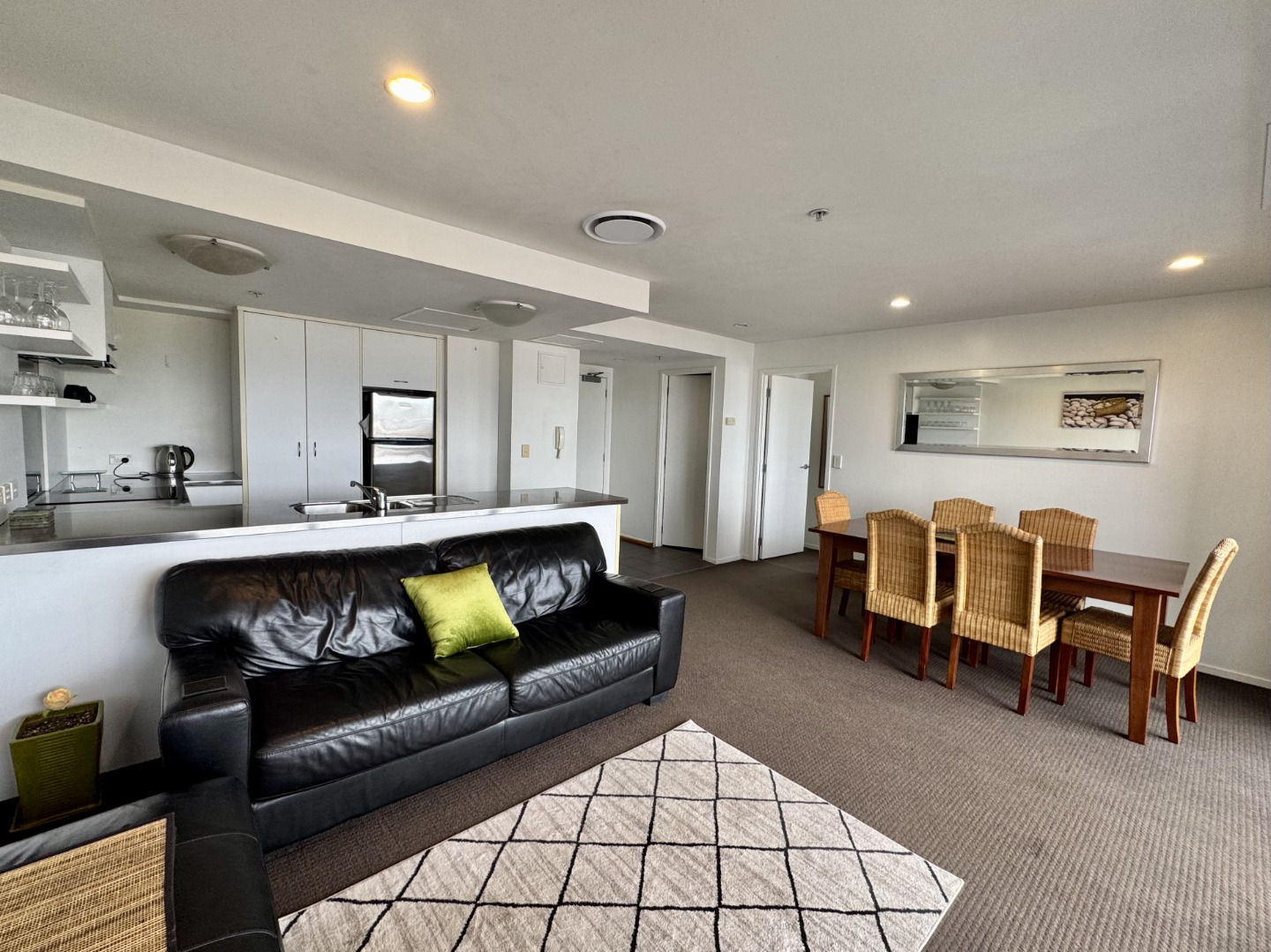 SPARKLING HARBOUR VIEWS - AUCKLAND VIADUCT 