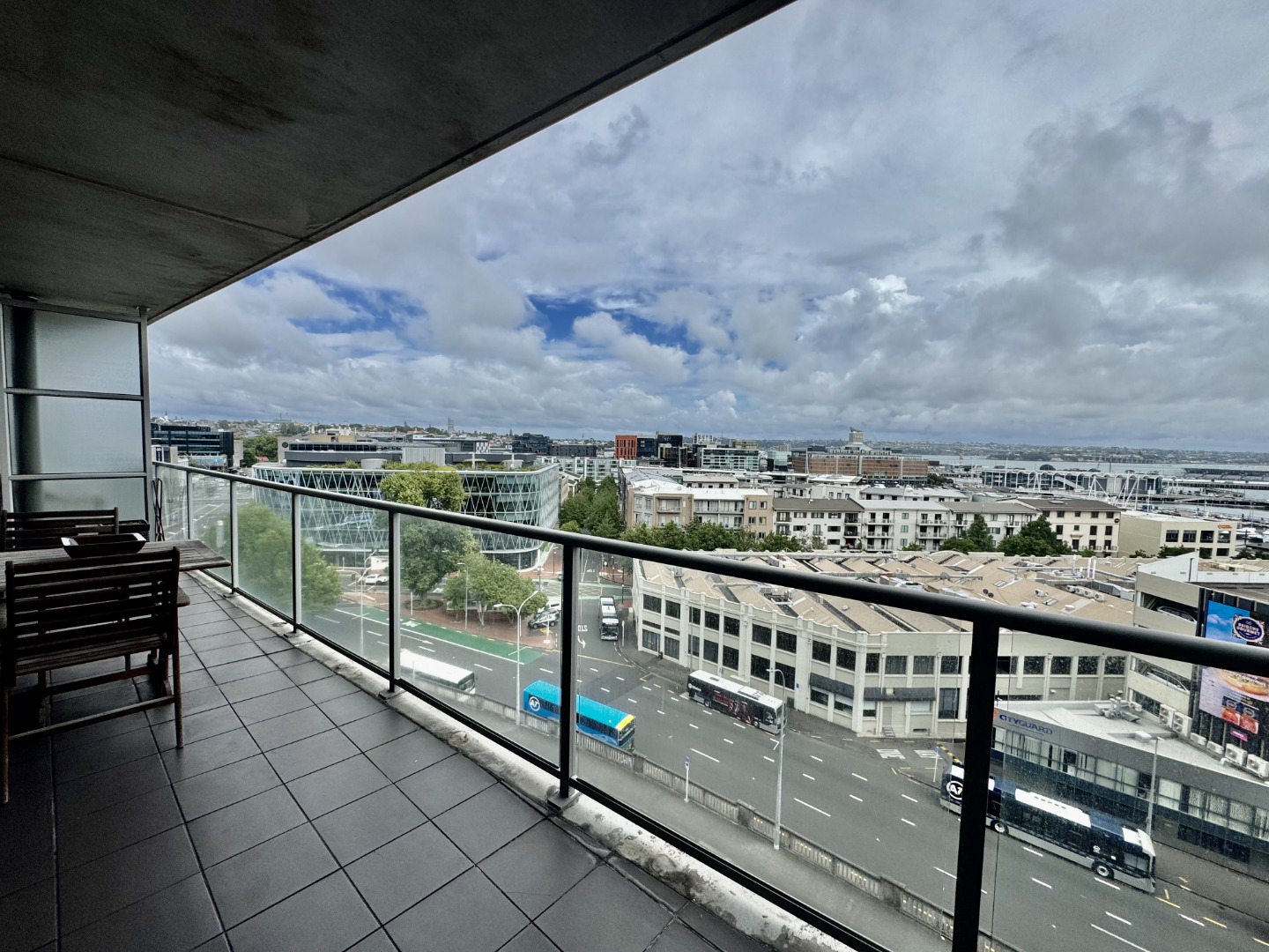 SPARKLING HARBOUR VIEWS - AUCKLAND VIADUCT 