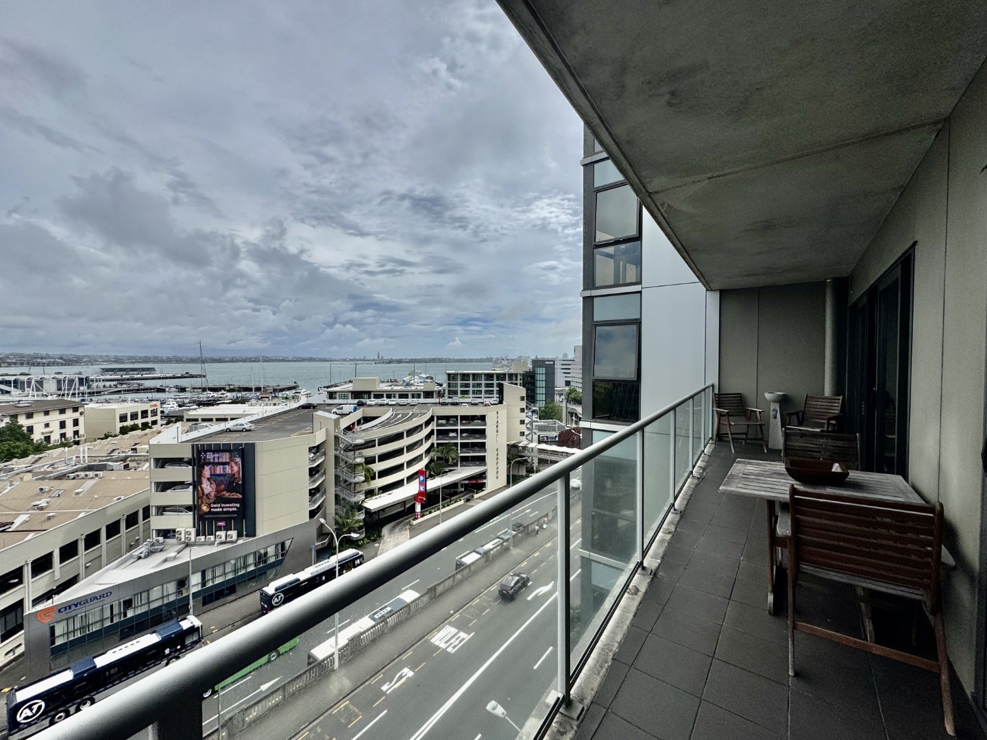 SPARKLING HARBOUR VIEWS - AUCKLAND VIADUCT 