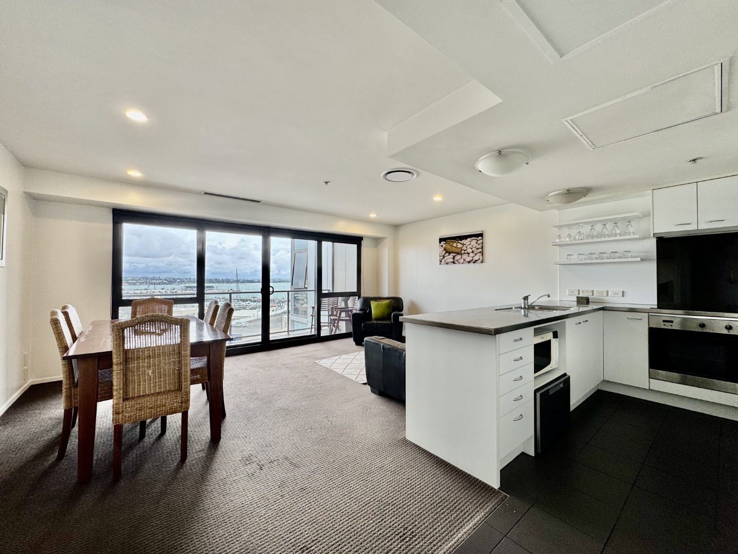 SPARKLING HARBOUR VIEWS - AUCKLAND VIADUCT 