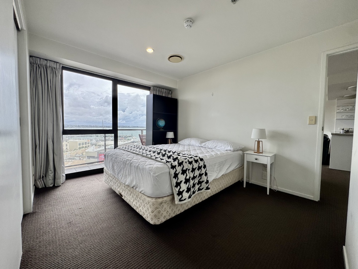 SPARKLING HARBOUR VIEWS - AUCKLAND VIADUCT 