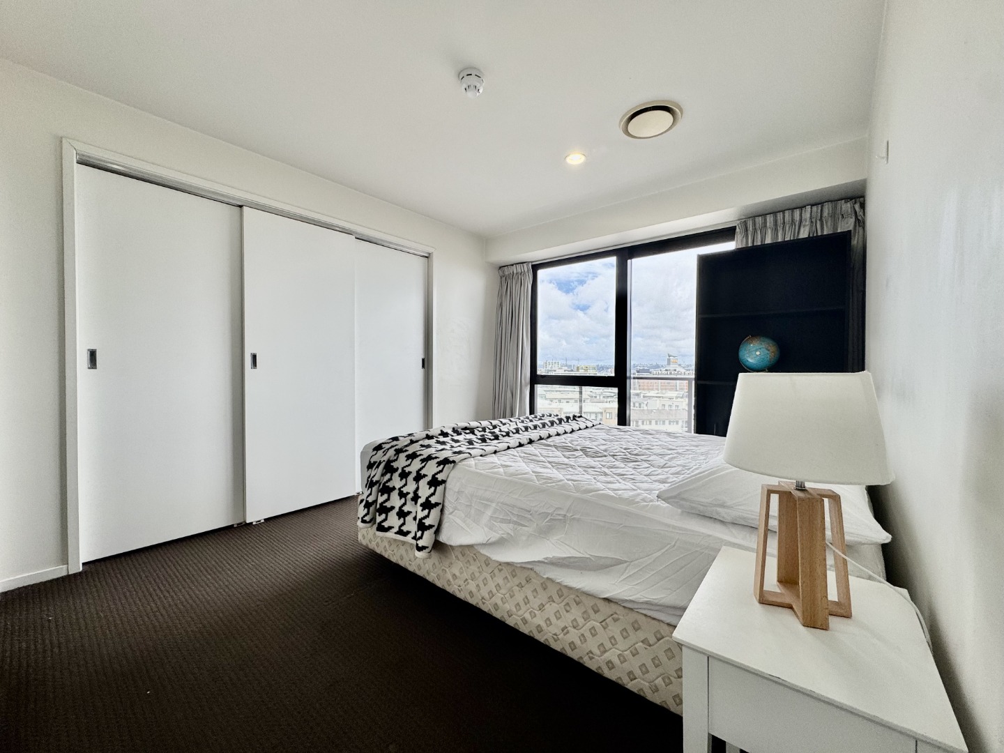 SPARKLING HARBOUR VIEWS - AUCKLAND VIADUCT 