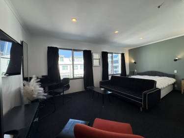 PRINCES WHARF STUDIO APARTMENT
