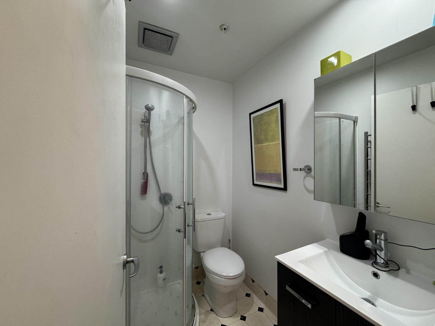 CHARMING CHARACTER APARTMENT