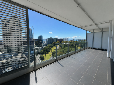 PARKSIDE BEAUTY - AIRCONDITIONED & TIMBER FLOORS