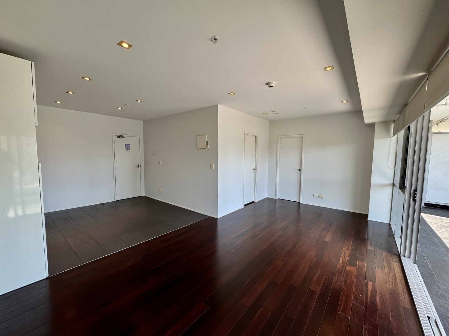 PARKSIDE BEAUTY - AIRCONDITIONED & TIMBER FLOORS