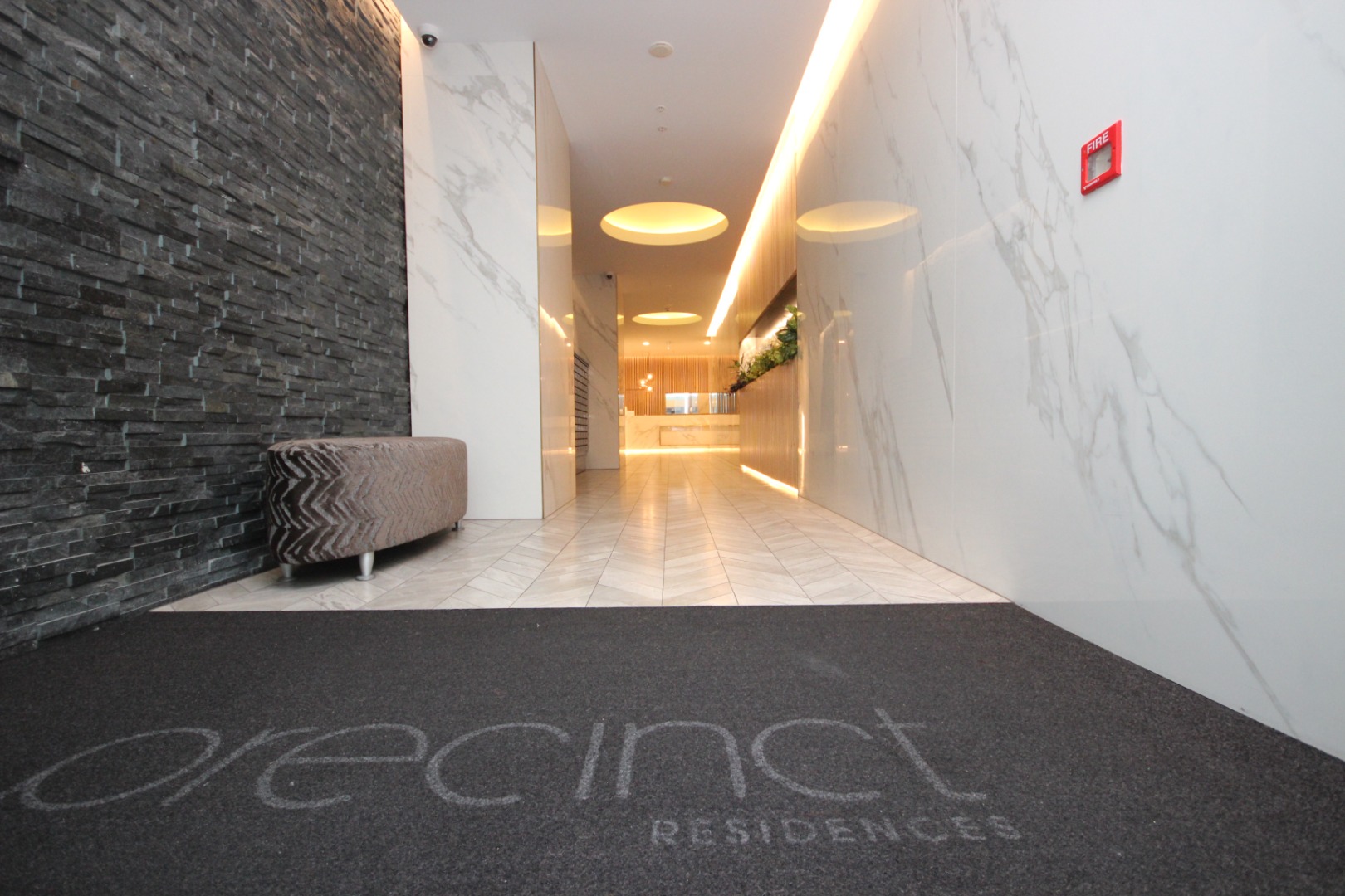 PARKSIDE BEAUTY - AIRCONDITIONED & TIMBER FLOORS