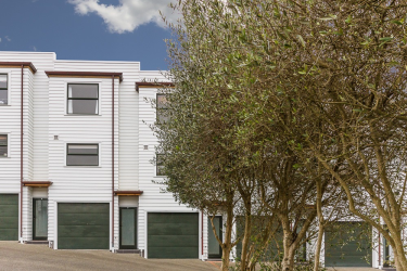 LOVELY PARKSIDE TOWNHOUSE