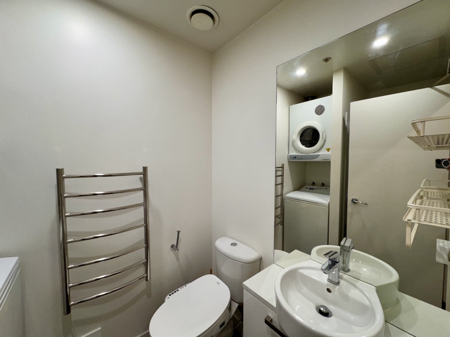 QUIET & EQUIPPED - 1 BEDROOM APARTMENT