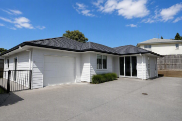 8 Pohutukawa Way