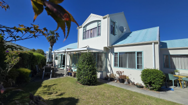 8 Montague Way