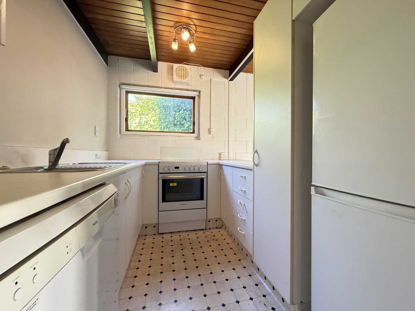 Unit 4, 100 Office Road, Merivale, Christchurch