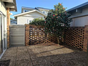 2/50 Kitchener Road