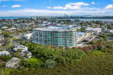 401/20 Omana Road