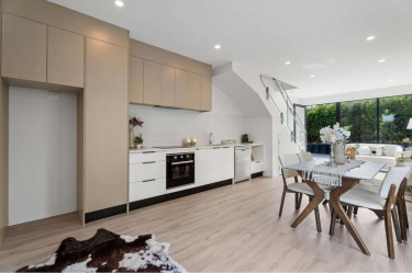 4/10 Hutchinson Road