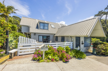 204A Mellons Bay Road