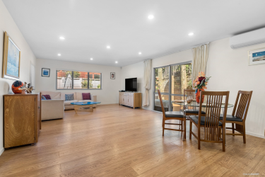 Photo of Torbay North Shore City House - 4