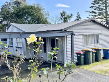 Photo of New Lynn Waitakere City House - 2