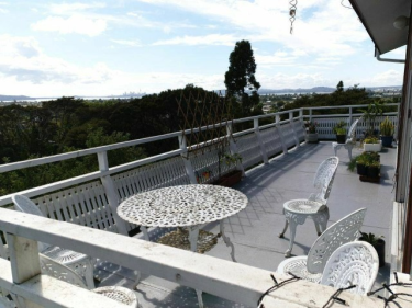 Click for more info about House NHP11240