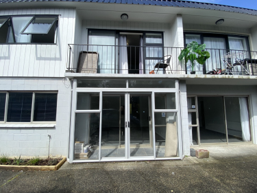 Photo of Browns Bay North Shore City Apartment 3 Photo of Browns Bay North Shore City Apartment - 3