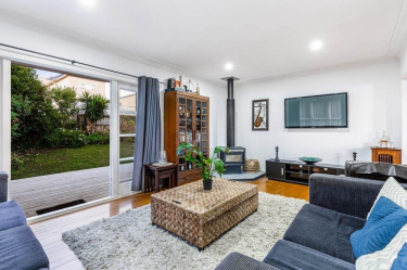 Photo of Westgate Waitakere City House - 5