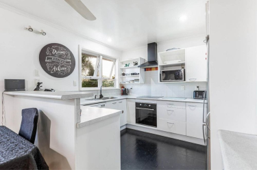 Photo of Westgate Waitakere City House - 6