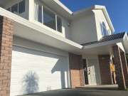 Thumbnail image of Hillcrest North Shore City House - 20