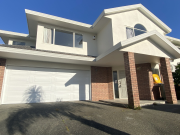 Thumbnail image of Hillcrest North Shore City House - 1
