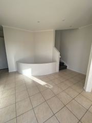 Thumbnail image of Hillcrest North Shore City House - 21