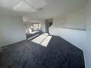 Thumbnail image of Hillcrest North Shore City House - 22