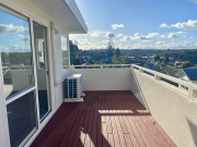 Thumbnail image of Hillcrest North Shore City House - 24