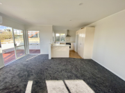 Thumbnail image of Hillcrest North Shore City House - 3